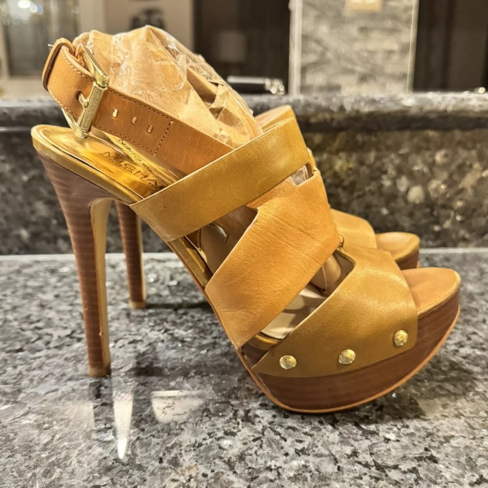 Michael Kors Women’s tan Brown leather high heel sandals 7.5 M Buckle Accents